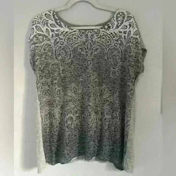 St. John’s Bay Women’s Grey & White Short Sleeve Tee Size Large - Picture 1 of 3